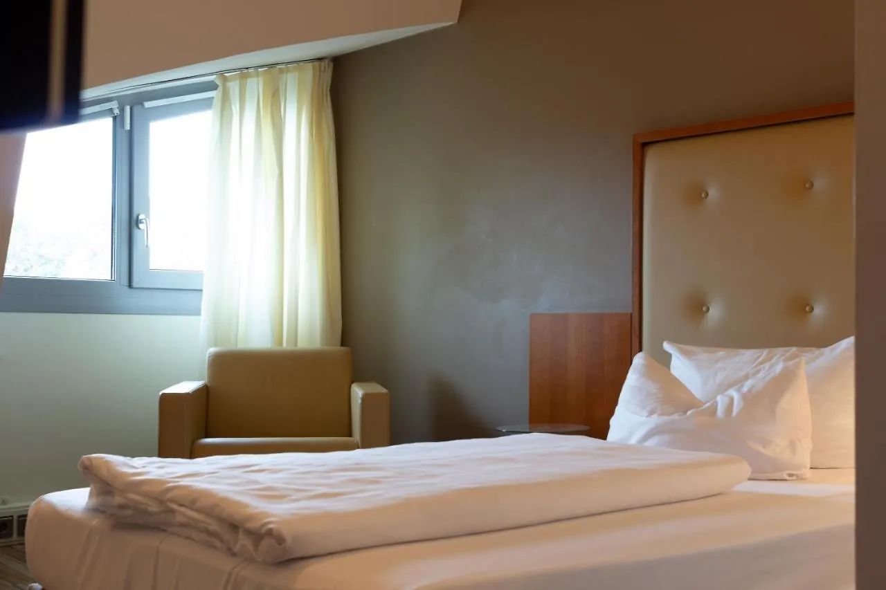 Hotel Am Blauen Wunder - Privathotel Dresden