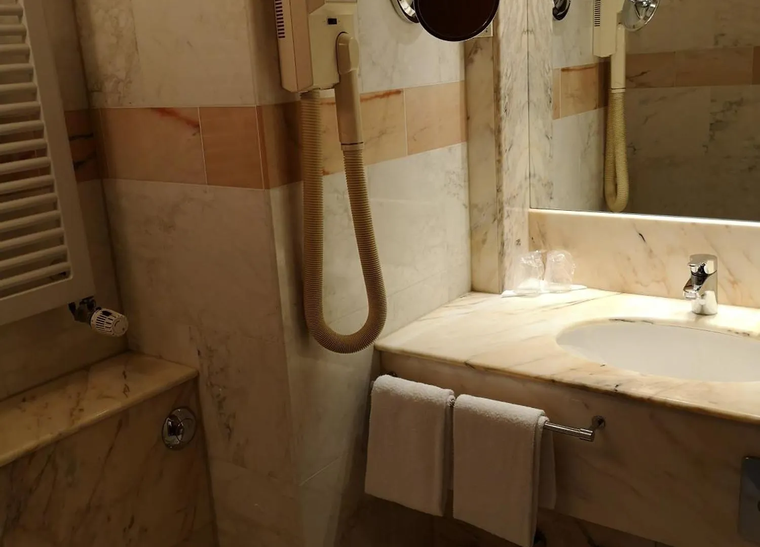 Hotel Am Blauen Wunder - Privathotel Dresden