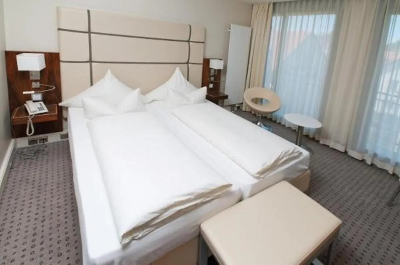 Hotel Am Blauen Wunder - Privathotel Dresden