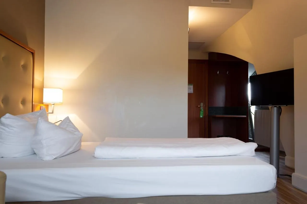 Hotel Am Blauen Wunder Dresden 3*,