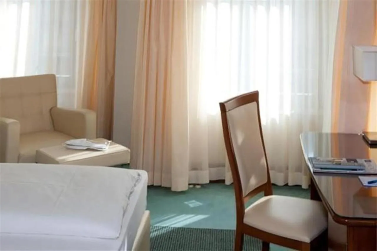 Hotel Am Blauen Wunder Dresden 3*,  Germany